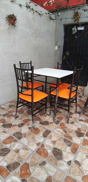 Juego de Comedor de 4 puestos (Silla Tiffany)